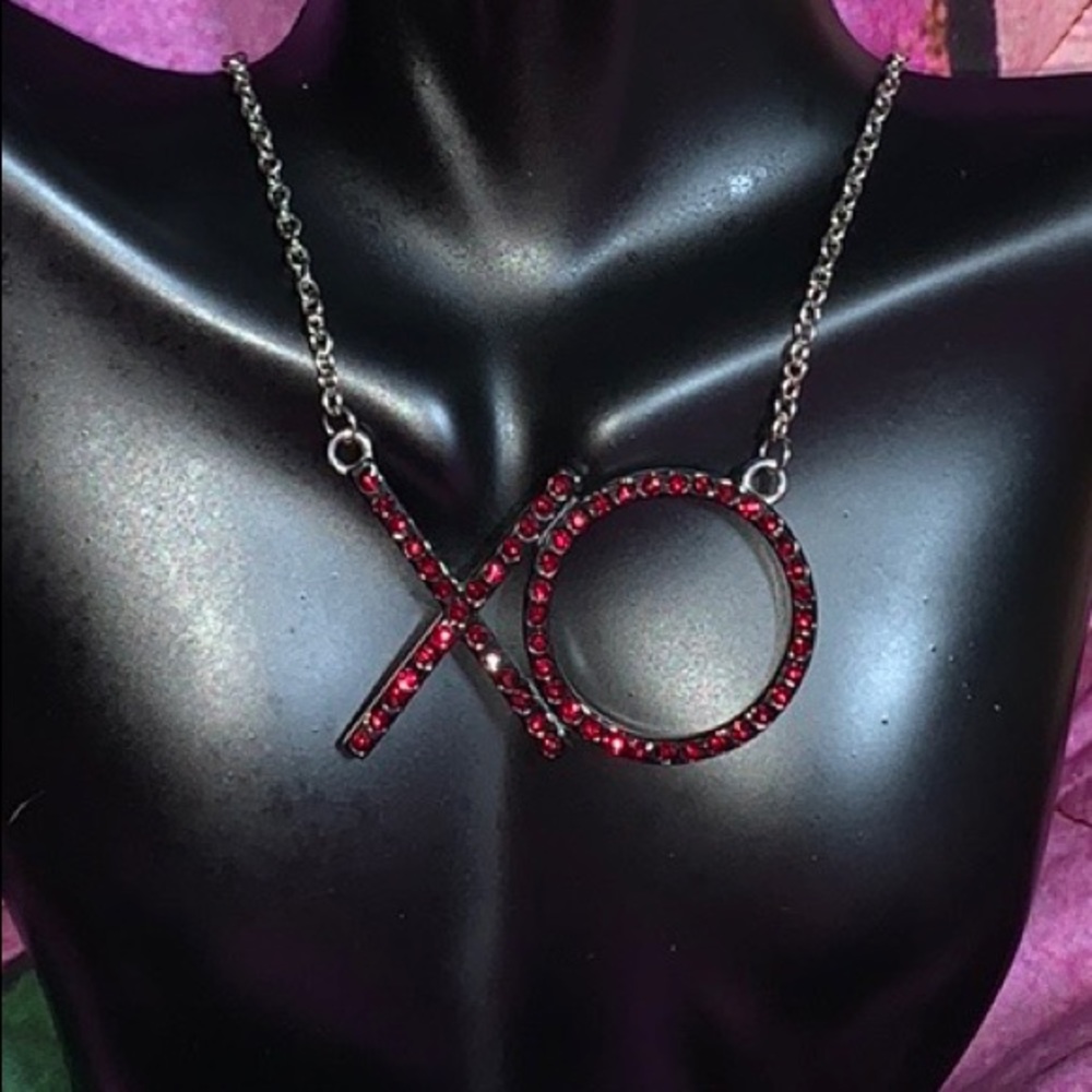 XO necklace